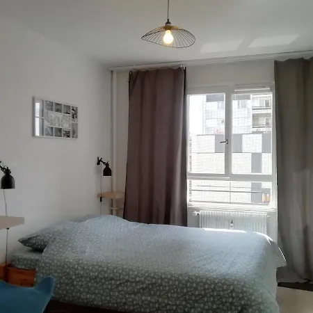 Citybreak With Balcony And Wifi Apartment *